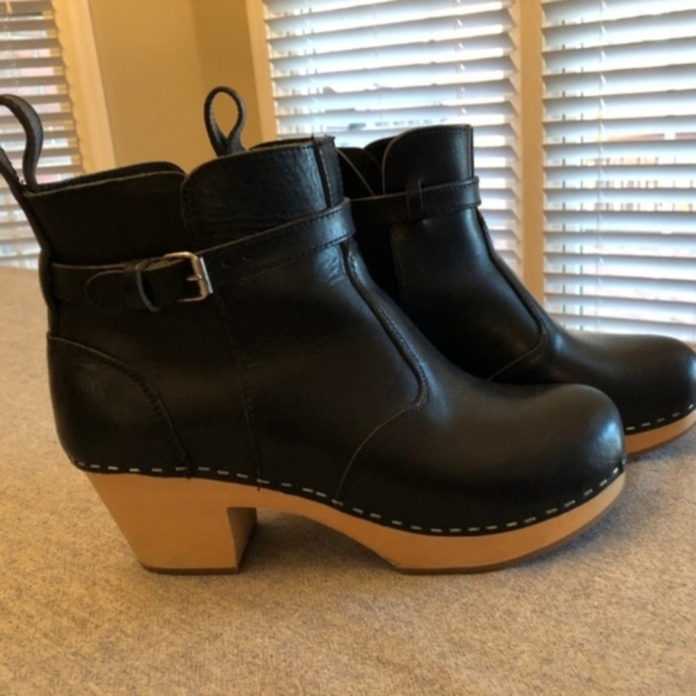 Hasbeens Jodhpur 39 Midheel Clog Boot